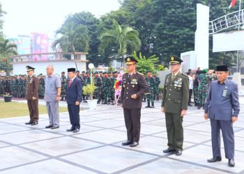 Kapolda Jambi Ikuti Upacara Ziarah Nasional Peringatan HUT Ke-78 TNI di TMP Satria Bhakti Jambi, Rabu, (04/10/2023). (Dok. Humas Polda Jambi)