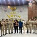 Pinto Jaya Negara berpoto bersama Praja Asal Sarko di IPDN, Senin, (4/12/2023) (Dok. Humas - Hadian)