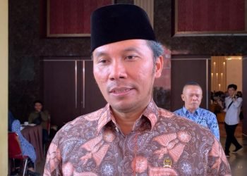 Ketua DPRD Provinsi Jambi, Edi Purwanto, saat diwawancarai, Rabu (3/1). (Dok. Hadian - Humas)