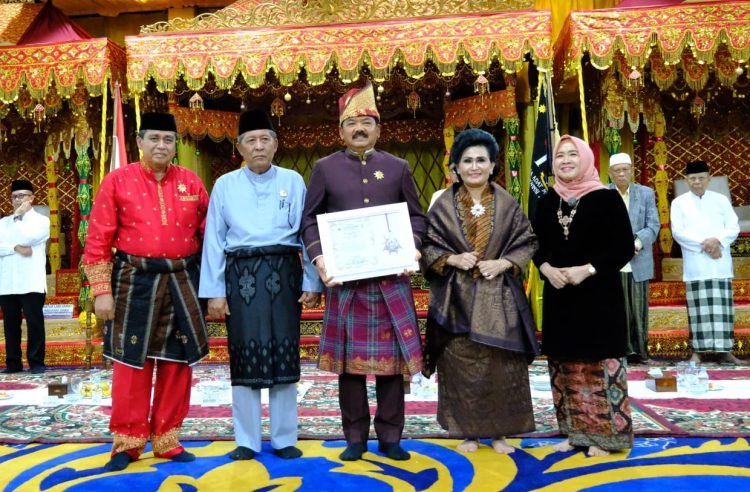 Wagub saat menghadiri Sedekah Negeri dalam Rangka Peringatan HUT Ke-68 Provinsi Jambi di Balairung Sari LAM Jambi Provinsi Jambi, Jum’at (05/01/2024) (Foto : Sobirin - Kominfo)