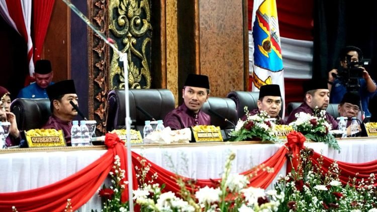 Edi Purwanto saat Pimpin Rapat Paripurna Hari Jadi Provinsi Jambi ke 67 digedung DPRD Sabtu (6/1/24).(Dok. Hadian - Humas)