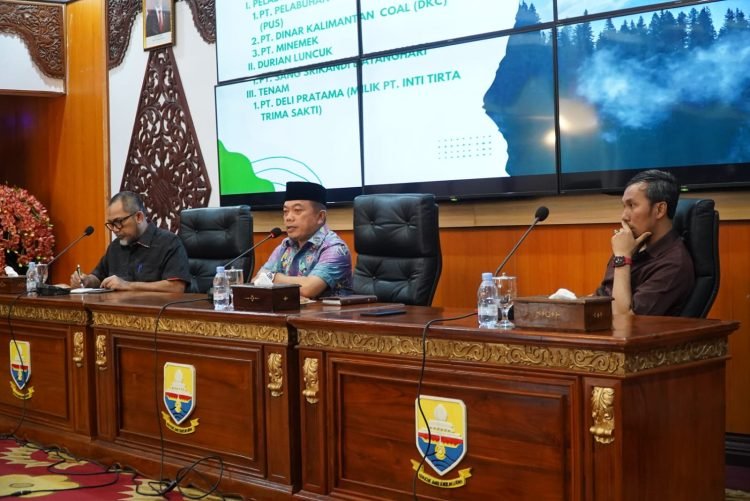 Gubernur Al Haris Gelar Rapat Optimalisasi Angkutan Batubara Melalui Sungai di Ruang VIP Rumah Dinas Gubernur Jambi, Sabtu (13/01/2024), (Foto Harun - Kominfo)