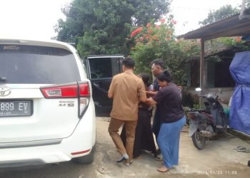 Mobil Pribadi Kades Pandan Makmur yang digunakan untuk pelayanan kesehatan masyarakat (Dok. Misbah)