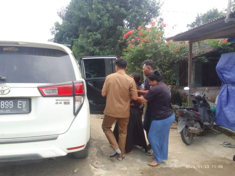 Mobil Pribadi Kades Pandan Makmur yang digunakan untuk pelayanan kesehatan masyarakat (Dok. Misbah)