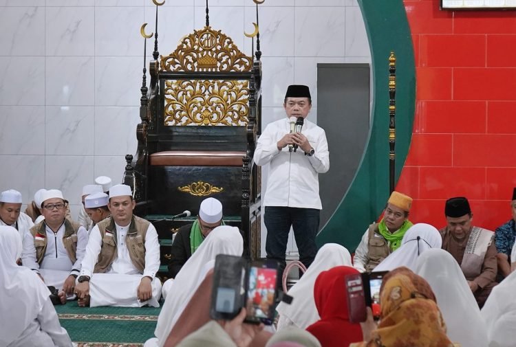 Gubernur Al Haris saat hadiri Isra’ Mi’raj di Masjid Cheng Hoo di i Kenali Asam Bawah Kecamatan Kota Baru, Kota Jambi, Kamis (25/01/2024). (Foto : Novriansah - Kominfo)