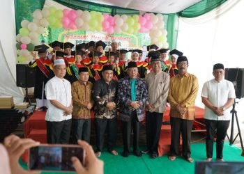 Wagub Jambi pada acara Wisuda Khatam Iqra’ dan Al-Qur’an angkatan ke-VI, Sabtu (27/01/2024). (Dok. Novriansyah - Kominfo)