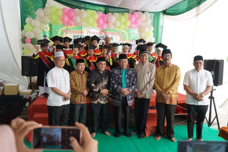 Wagub Jambi pada acara Wisuda Khatam Iqra’ dan Al-Qur’an angkatan ke-VI, Sabtu (27/01/2024). (Dok. Novriansyah - Kominfo)