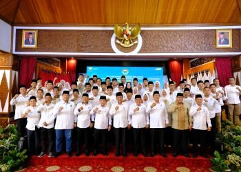 Poto bersama usai Pelantikan PW IKA PMII Provinsi Jambi di Auditorium Rumah Dinas Gubernur Jambi, Sabtu (27/01/2024). (Foto : Agus - Kominfo)