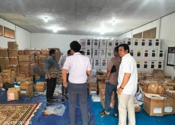 KPU Kabupaten Tanjabtim menerima kunjungan dari KPU Provinsi Jambi mengecek logistik untuk memastikan kesiapan menjelang pemilu 2024, Kamis, (25/01/2024) (Dok. Alam)