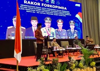 Ketua DPRD Provinsi Jambi, Edi Purwanto menjadi pembicara di rapat koordinasi forkompimda di Swisbell Hotel, Senin (12/2) (Dok. Humas - hadian)