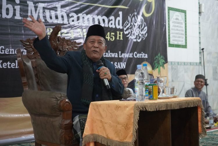 Wagub saat memberikan tausiah/ceramah pada peringatan Isra’ Mi'raj Tahun 1445 H, di Masjid MIftahul Ishlah, Tempino, Kecamatan Mestong, Jum’at (23/02/2024) (Foto: Novriansah - Kominfo)
