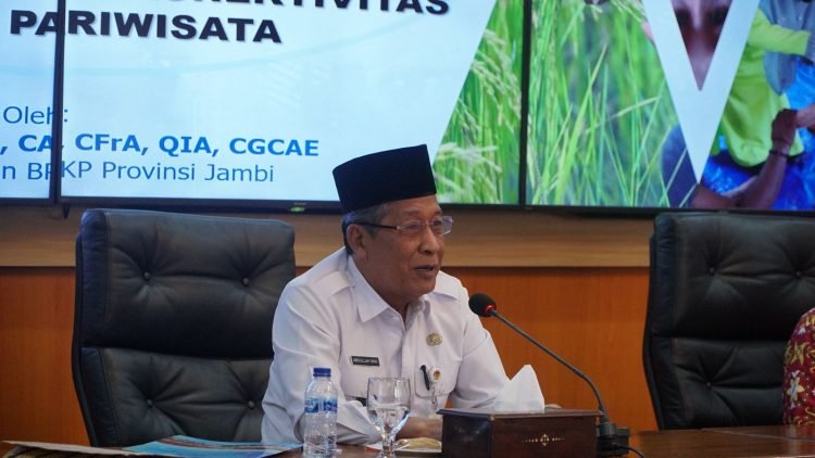 Wagub Sani Pimpin Rapat Pengawasan Stunting, Pengentasan Kemiskinan dan Sektor UMKM di Ruang Vip Rumah Dinas Gubernur Jambi, Rabu (28/02/2024). (Foto: Patra - Kominfo)