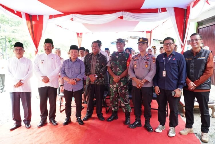 Al Haris saat launching Repeater GSM di Desa Muaro Hemat, Kecamatan Batang Merangin, Kabupaten Kerinci, Jum’at (15/03/2024) (Foto: Harun - Kominfo)