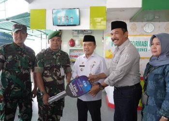 Al Haris Serahkan Bantuan Mobil Ambulance secara simbolis untuk RS DKT Kerinci, Sabtu (16/03/2024) (Dok,.Erit - Kominfo)