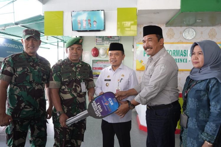 Al Haris Serahkan Bantuan Mobil Ambulance secara simbolis untuk RS DKT Kerinci, Sabtu (16/03/2024) (Dok,.Erit - Kominfo)