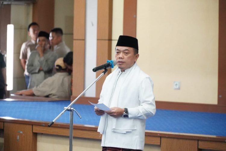 Al Haris saat melaksanakan Kunjungan Kerja dan Silaturahmi sekaligus Buka Puasa di Aula Kantor Walikota Sungai Penuh, Sabtu (16/03/2024) (Foto: Harun - Komnifo)