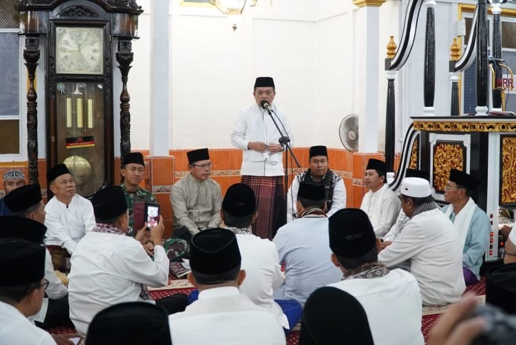 Gubernur Al Haris saat Safari Ramadhan di Kecamatan Rawang, Kabupaten Kerinci, Sabtu (16/03/2024) (Foto: Harun - Kominfo)