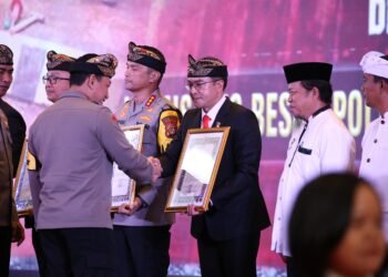 Ditreskrimsus Polda Jambi Terima Penghargaan dari Kapolri pada Rapat Kerja Teknis (Rakernis) Bareskrim Polri 2024 di Bali, Kamis (16/05/2024). (Dok. Humas Polda Jambi)