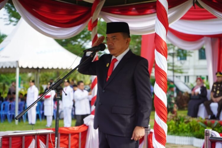 Gubernur Jambi saat memimpin Peringatan Hari Kebangkitan Nasional tahun 2024  di Lapangan Kantor Gubernur Jambi Senin (20/5/2024) (Foto: Novriansah - Kominfo)