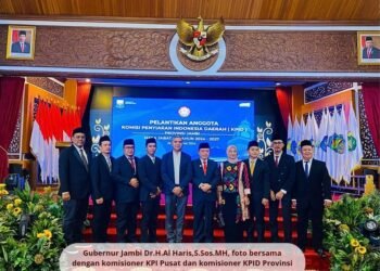 Poto bersama usai menyelenggarakan Rapat Pleno di Kantor Sekretariat KPID Provinsi Jambi, Senin (20/05/2024). (Dok KPID)