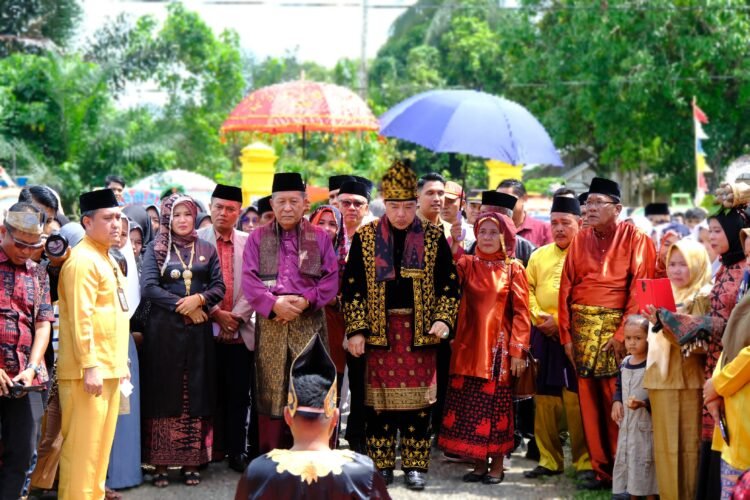 Wagub Abdullah Sani saat Hadiri Hari Jadi Kecamatan Tabir Ulu, Selasa (21/5/2024). (Foto: Sobirin - Kominfo)