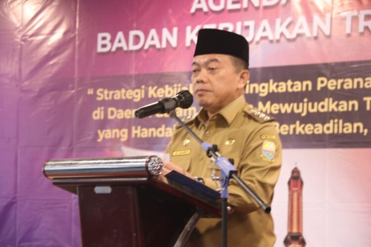 Gubernur pada Mapping Isu Strategis Program Pembangunan dan Kebijakan Subsektor Transportasi Infrastruktur Sungai dan Penyebrangan di Wilayah Provinsi Jambi, di BW Luxury Hotel, Selasa (21/05/2024). (Foto: Agus Supriyanto - Kominfo)