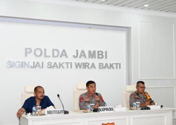 Kapolda Jambi Ikuti Rakornas Pengawasan Intern Tahun 2024 Via Zoom Meeting di ruang vicon lantai II Mapolda Jambi. Rabu, (22/05/2024) (Dok. Humas Polda Jambi)