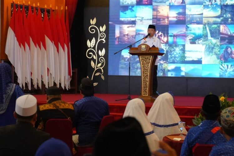 Al Haris pada acara melepas keberangkatan 87 Jamaah Haji Plus di Auditorium Rumah Dinas Gubernur Jambi, Sabtu (25/05/2024).(Foto: Erict - Kominfo)