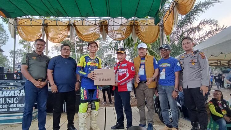 Al Haris pada Penutupan Gubernur Cup 1 Super Grasstrack di Cirkuit MPK Minggu (09/06/2024) (Dok. Riky)