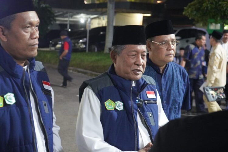 Wagub Sani pada pelepasan JCH Kloter 28 di Asrama Haji Kota Baru Jambi, Minggu (09/06/2024) (Foto: Novriansah - Kominfo)