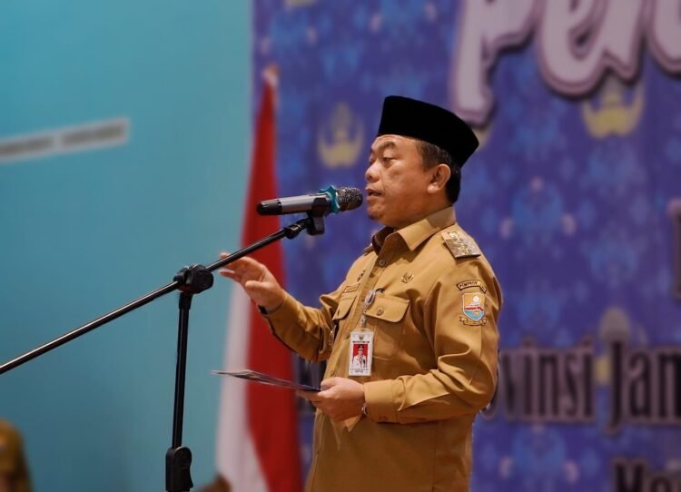 Gubernur Al Haris pada Pengukuhan Dewan Pengurus KORPRI dan Pengurus LKBH KORPRI Provinsi Jambi Masa Bakti 2024-2029 di Gedung Mahligai Bank 9 Jambi, Selasa (11/06/2024) (Foto: Agus - Kominfo)