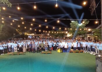 Poto bersama pada Deklarasi dukungan Milenial Jambi untuk Haris-Sani di Citra Raya City, Kamis (13/6/2024) (Dok. Biru)