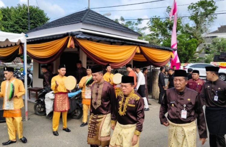 Gubernur Jambi Al Haris bersama unsur Forkopimda menghadiri rangkaian peringatan Hari Ulang Tahun ke-69 Provinsi Jambi di Kantor Gubernur Jambi, Selasa (6/1/2026).