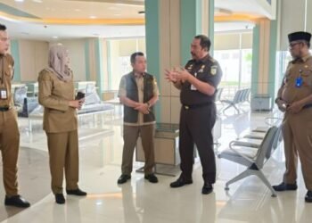 Gubernur Jambi Al Haris bersama Kajati,  Sugeng Hariadi meninjau kesiapan Rumah Sakit Adhyaksa di kawasan Seberang Kota Jambi, Senin (19/1/2026)