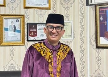 Juru Bicara Pemprov Jambi, Ariansyah, memberikan klarifikasi terkait beredarnya surat terbuka palsu yang mengatasnamakan Gubernur Jambi Al Haris mengenai kasus dugaan pengeroyokan guru di Tanjabtim. (Dok. Dedy)
